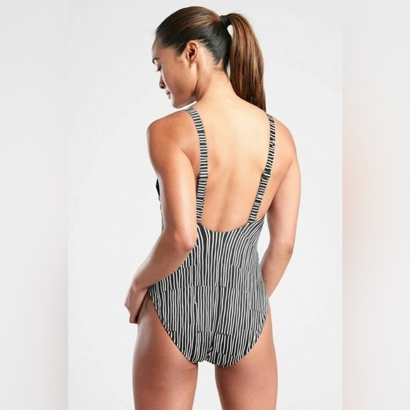 NWT! Athleta Hermosa Printed One Piece Swimsuit - Size Medium 🩵 - Picture 3 of 4